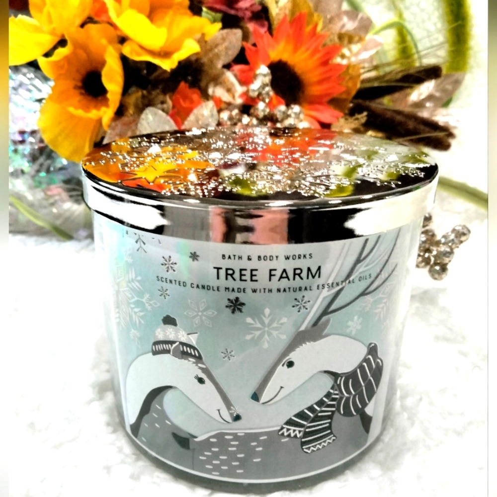 BATH AND BODY WORKS Tree Farm three wick candle NWT Christmas holiday reindeer